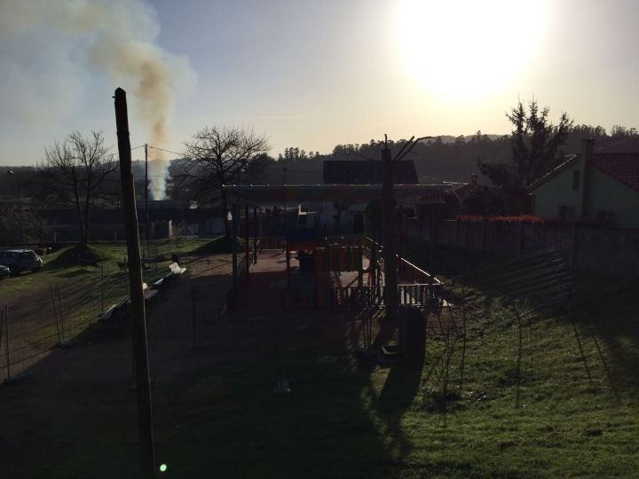 Cubierta, ampliación y renovación del parque infantil de Ledoño.