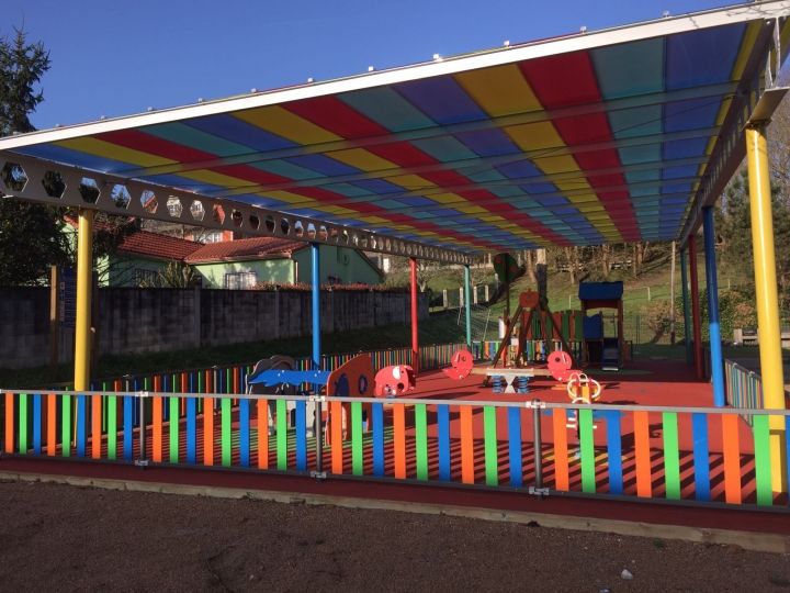 Cubierta, ampliación y renovación del parque infantil de Ledoño.
