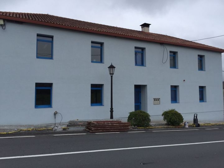 Mejora de la envolvente exterior del centro social polivalente de Brión.