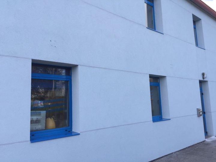 Mejora de la envolvente exterior del centro social polivalente de Brión.