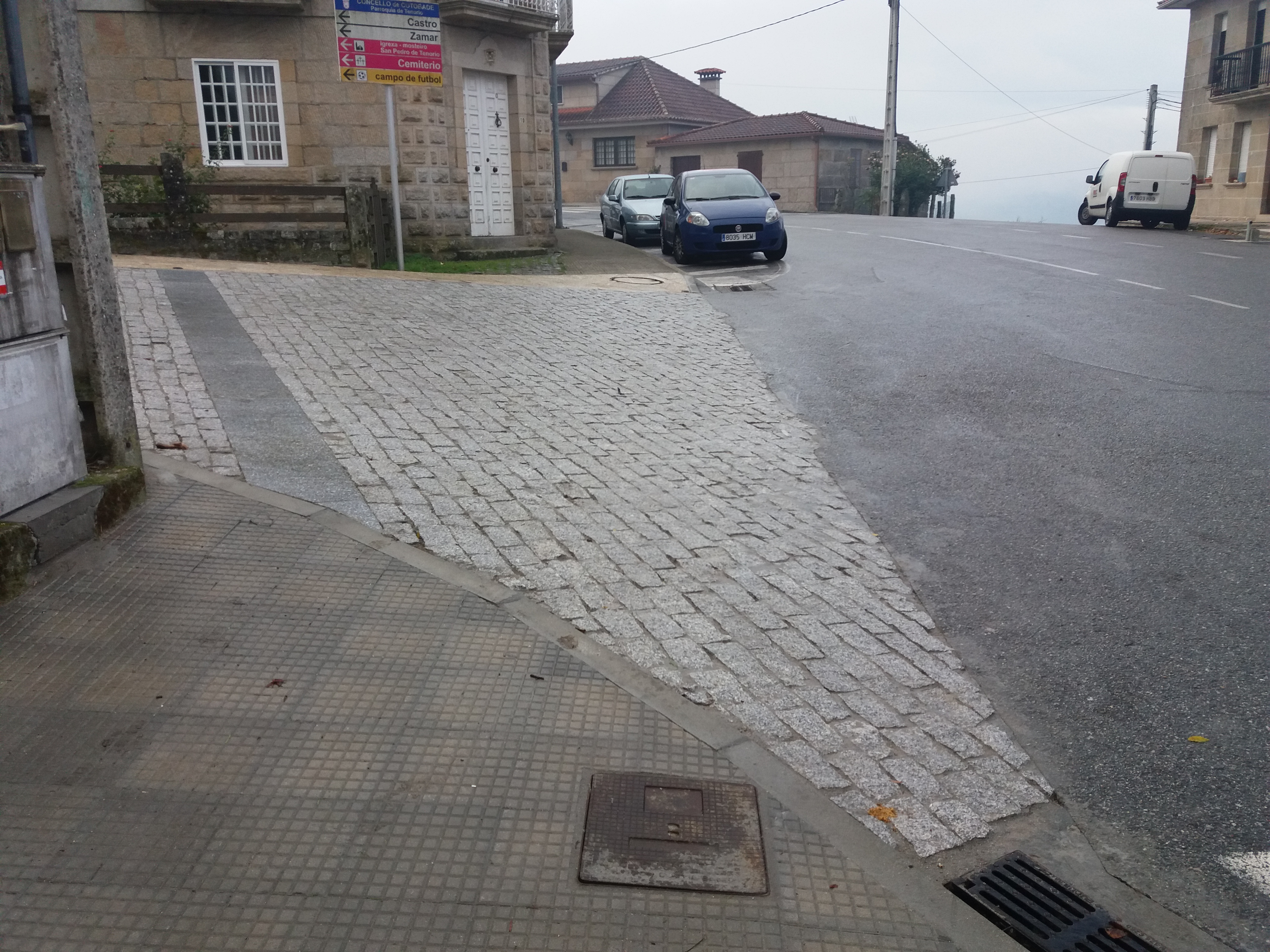 Humanización y formación de beirarrúas no entorno da igrexa de San Pedro de Tenorio.