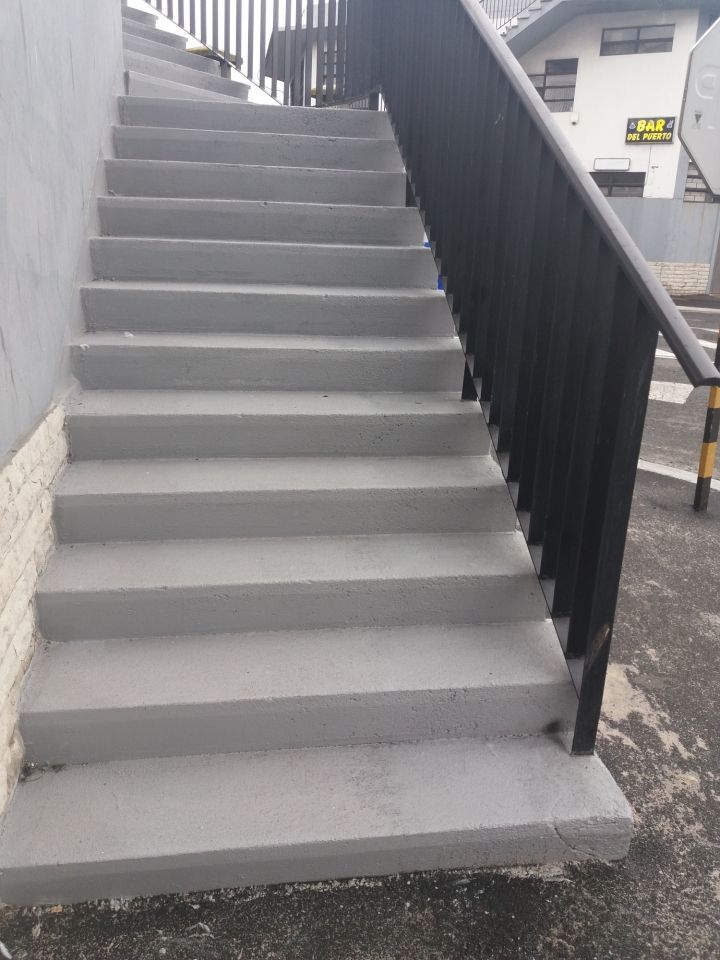 Impermeabilización de la cubierta plana de los edificios de almacenes para exportadores ubicados en el muelle de la palloza.