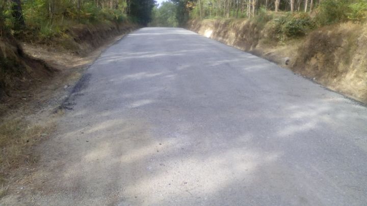 Pavimentación vías públicas en Troitosende, Fiopáns e Paraxó.
