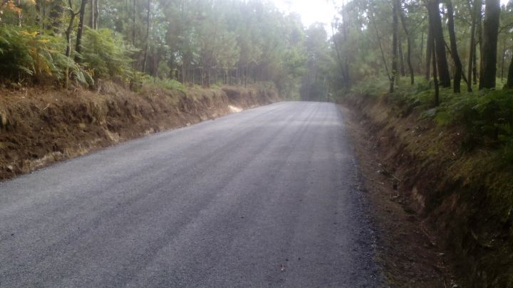 Pavimentación vías públicas en Troitosende, Fiopáns e Paraxó.