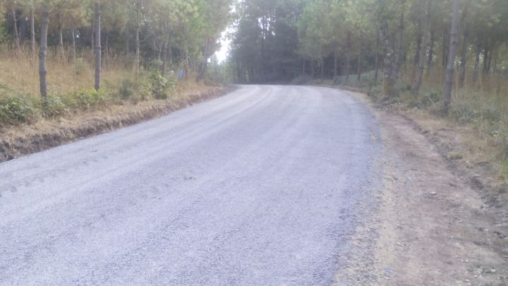 Pavimentación vías públicas en Troitosende, Fiopáns e Paraxó.