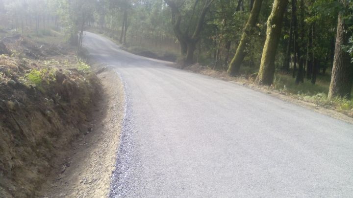 Pavimentación vías públicas en Troitosende, Fiopáns e Paraxó.