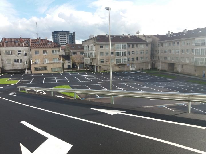Adecuación de parcela municipal para aparcamiento público en superficie en la avda. De Ferrol.