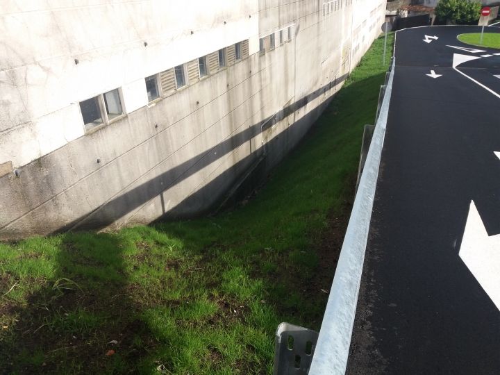 Adecuación de parcela municipal para aparcamiento público en superficie en la avda. De Ferrol.
