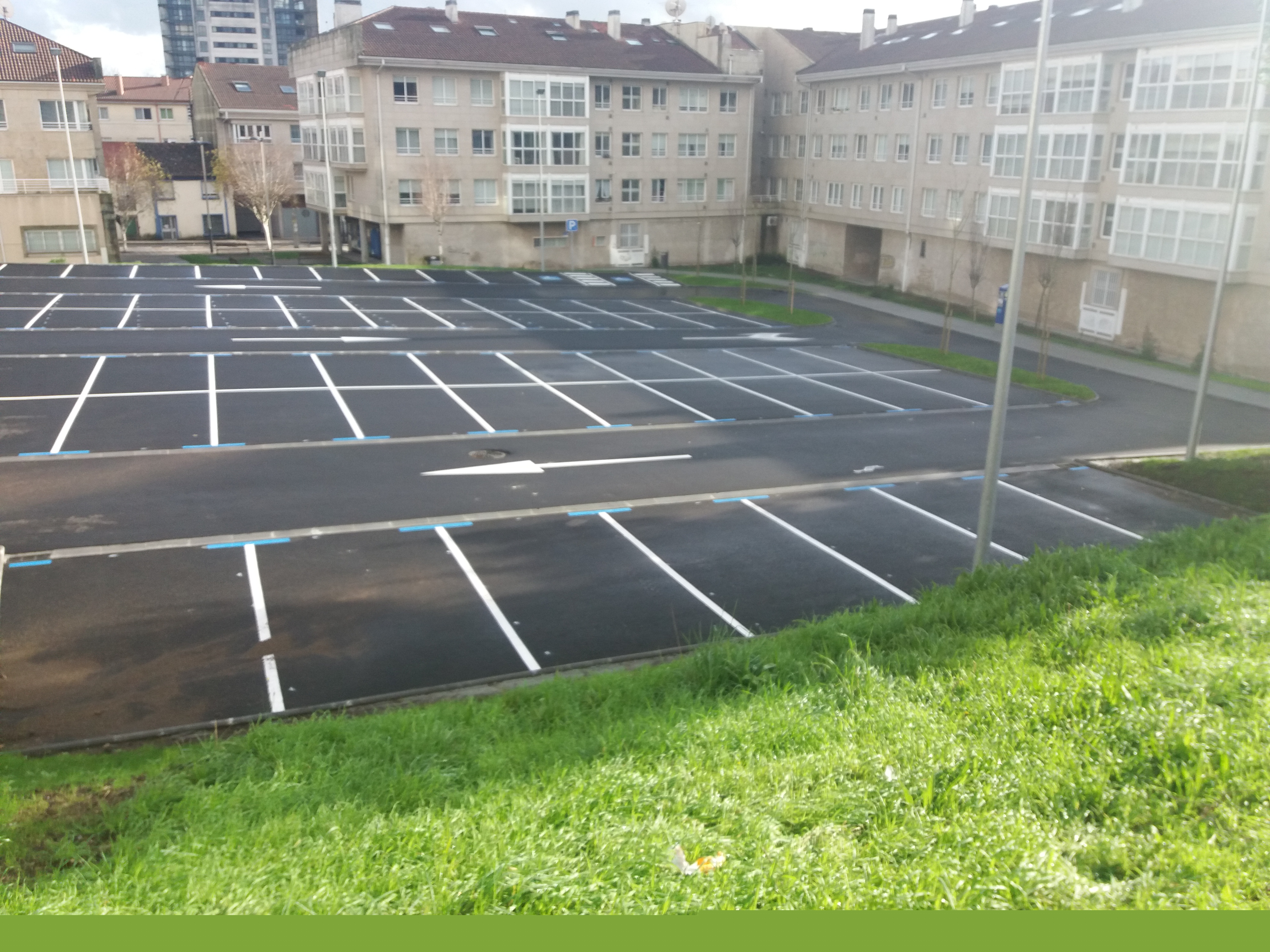 Adecuación de parcela municipal para aparcamiento público en superficie en la avda. De Ferrol.
