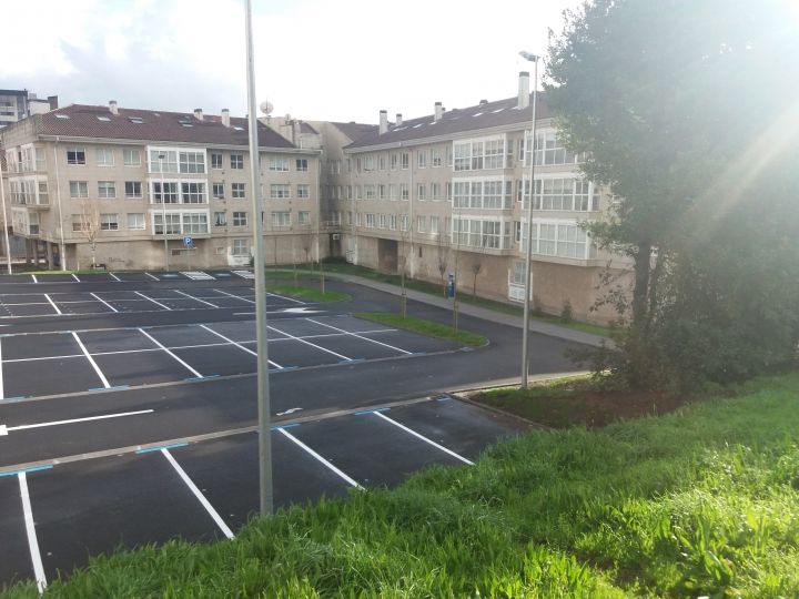Adecuación de parcela municipal para aparcamiento público en superficie en la avda. De Ferrol.