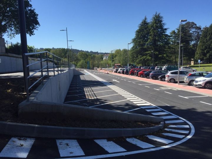 Reordenación de la explanada de a barcia para ejecución de un aparcamiento de vehículos.