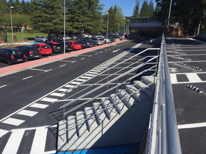 Reordenación de la explanada de a barcia para ejecución de un aparcamiento de vehículos.