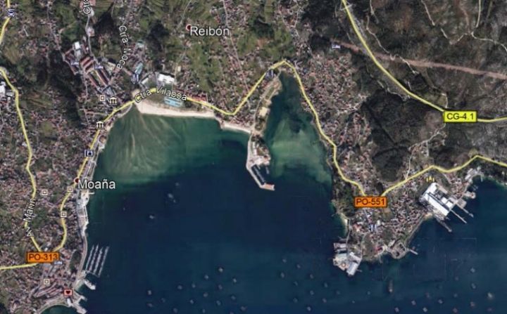 Arines realiza las obras contención lateral en el camino de acceso a los astielleros Atollvic y playa aledaña